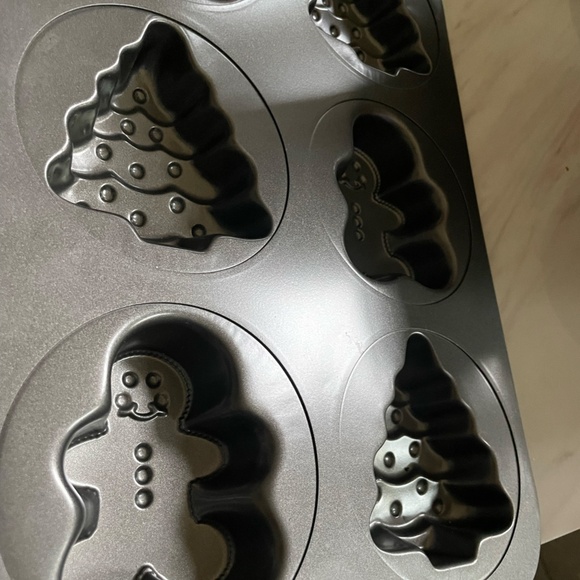 WILTON MINI GINGERBREAD/XMAS TREE CAKE MOLD - Picture 2 of 6